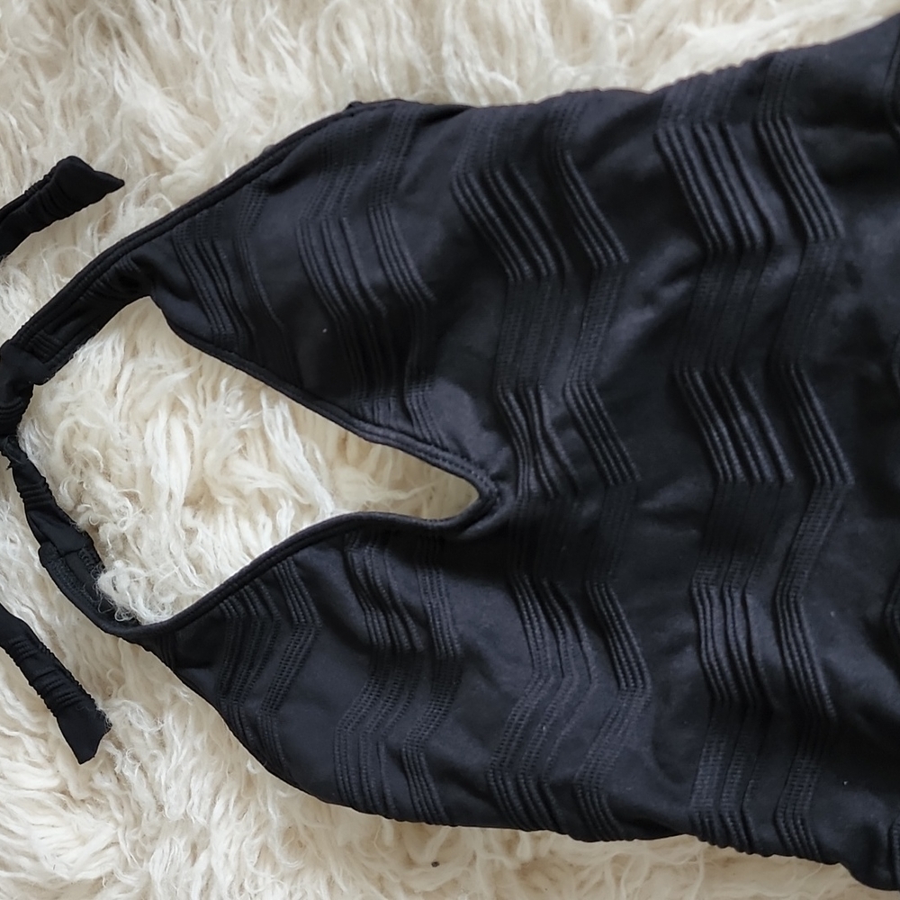 LA BLANCA Textured BLACK Chevron Ribbed Plunge Halter 1pc. Swimsuit #LB5K319 - Picture 3 of 9